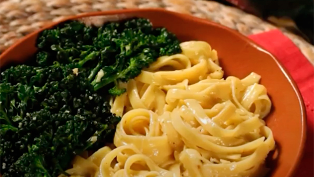 Tagliatelle com Brócolis e Molho de Queijo