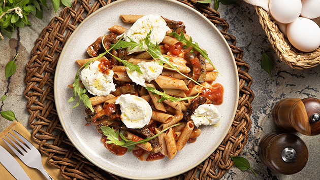 Penne Integrale alla  Norma com burrata