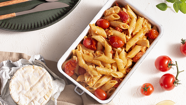 Penne com queijo brie e tomatinhos