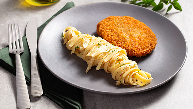 Milanesa Suína com linguine alho e óleo