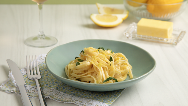 Fettuccine com manteiga de sálvia e limão siciliano